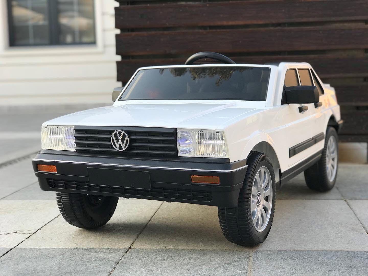 דגם בעיצוב וינטאג פולקסווגן סנטנה 12V לילדים דגם בעיצוב וינטאג פולקסווגן סנטנה 12V לילדים